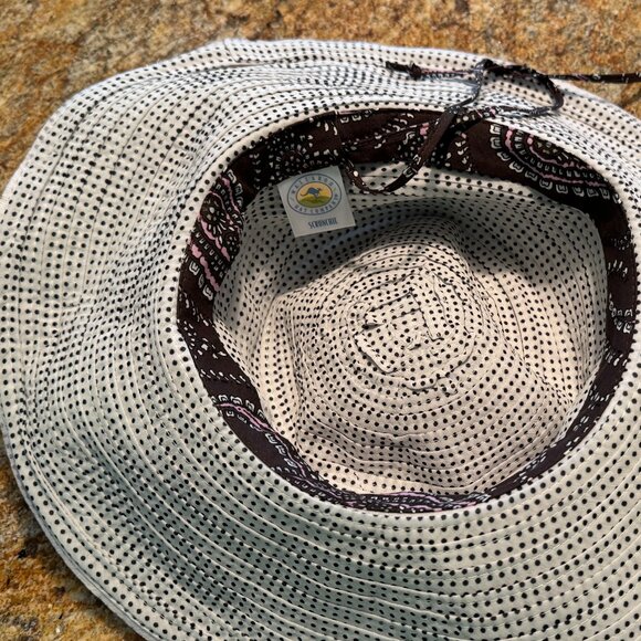 Wallaroo Scrunchie Hat - NWT - Picture 5 of 5